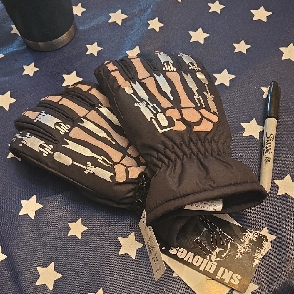 Black and White Star Pattern Mittens